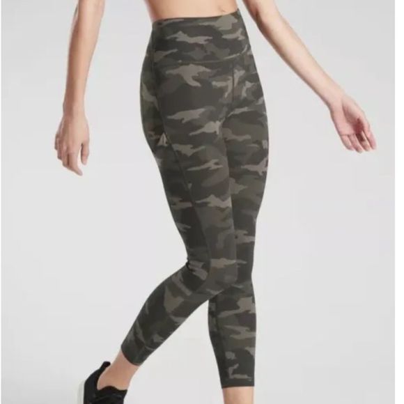 Athleta Pants - Athleta Ultimate 7/8 Tight Camo Leggings